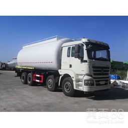 散裝物料運(yùn)輸車與散裝水泥運(yùn)輸車 高效運(yùn)輸與廠家直銷的優(yōu)勢