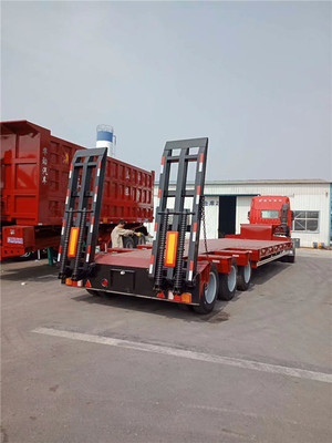 三橋凹梁托盤車載重60噸低平板運(yùn)輸車行情與轉(zhuǎn)運(yùn)應(yīng)用分析